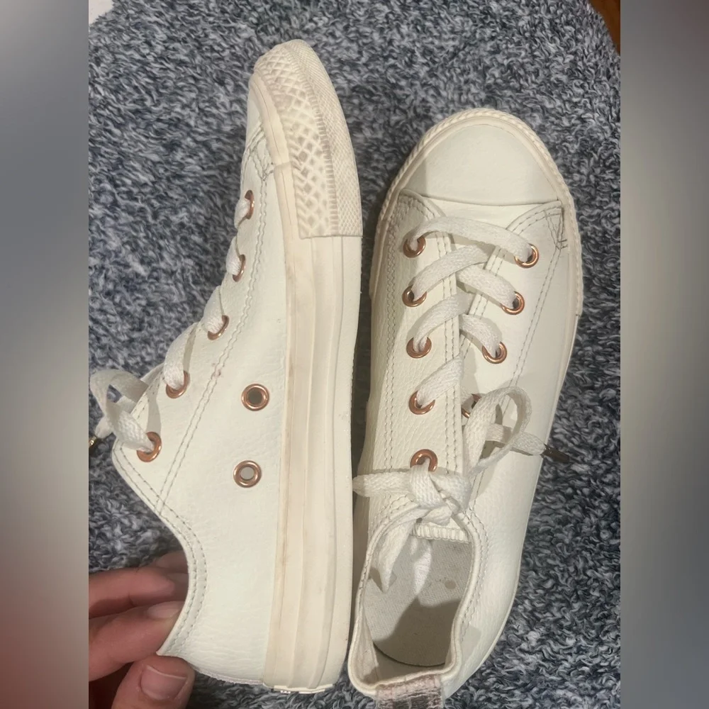 Converse chuck Taylor All Star/ Youth / Sneakers with Gold Accents